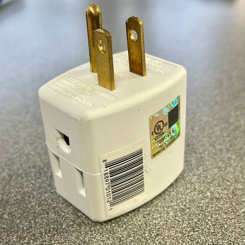 White Cube 3-Outlet Electrical Plug Adapter